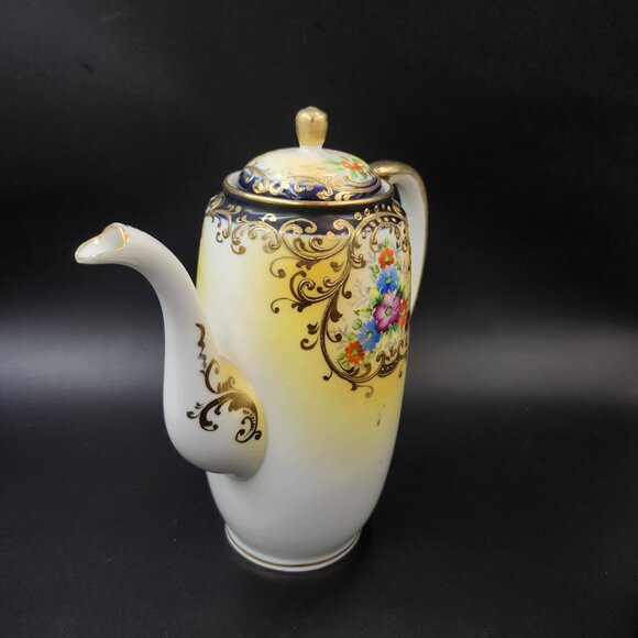 Vintage Porcelain Tea Set Handpainted w Heavy Gold Accents - Picture 7 of 12